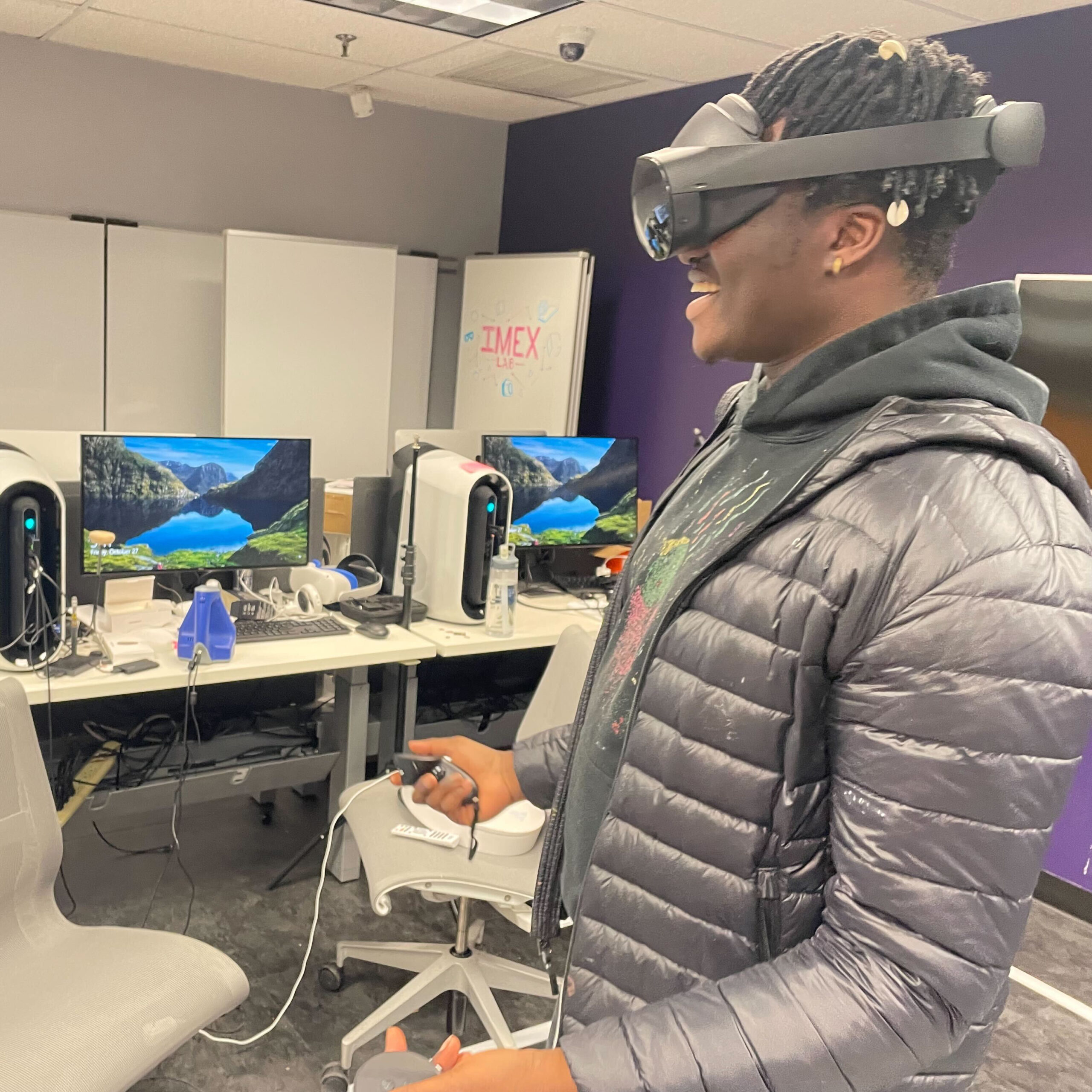 Student views a 3D scan they created using a VR headset at IMEX Lab